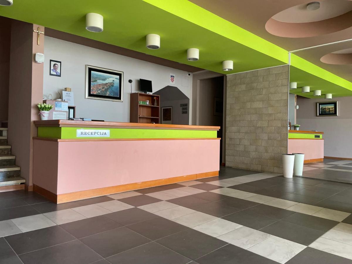 Motel Ljetni Raj Baška Voda Eksteriør bilde
