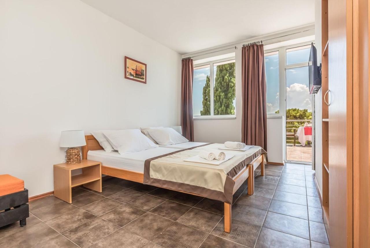 Motel Ljetni Raj Baška Voda Eksteriør bilde