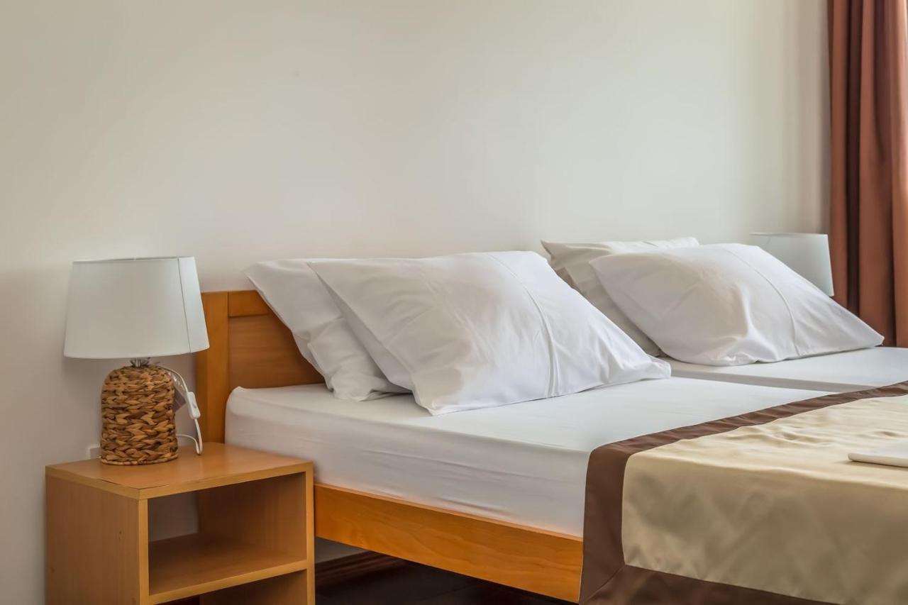 Motel Ljetni Raj Baška Voda Eksteriør bilde